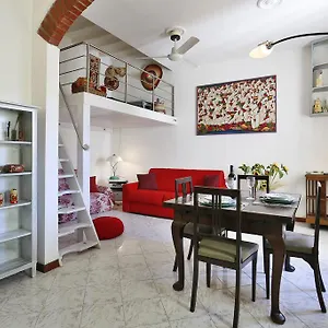 https://oltrarno-home-silvia-florence.it-tuscanyhotel.com